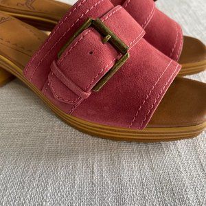 NWT - Zodiac Sienna Slide Sandal, size 8, color - raspberry (pink)